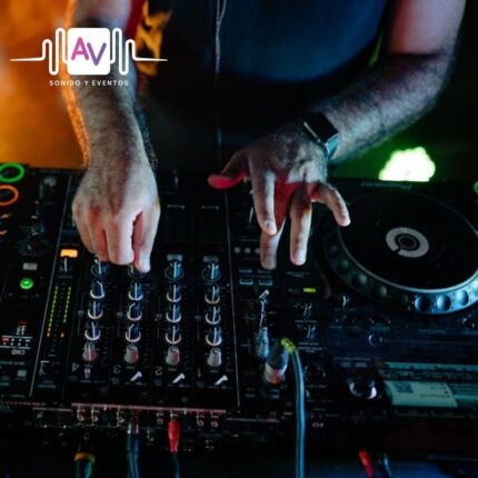Alquiler de equipos de sonido para eventos sociales en Lima. Sonido de alta fidelidad. AV Sonido. Lima Perú.