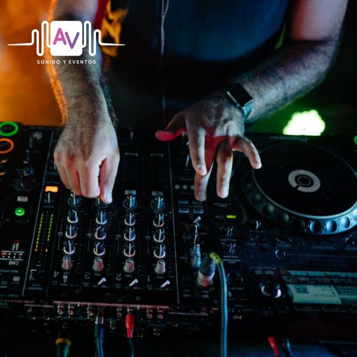 Alquiler de equipos de sonido para eventos sociales en Lima. Sonido de alta fidelidad. AV Sonido. Lima Perú.