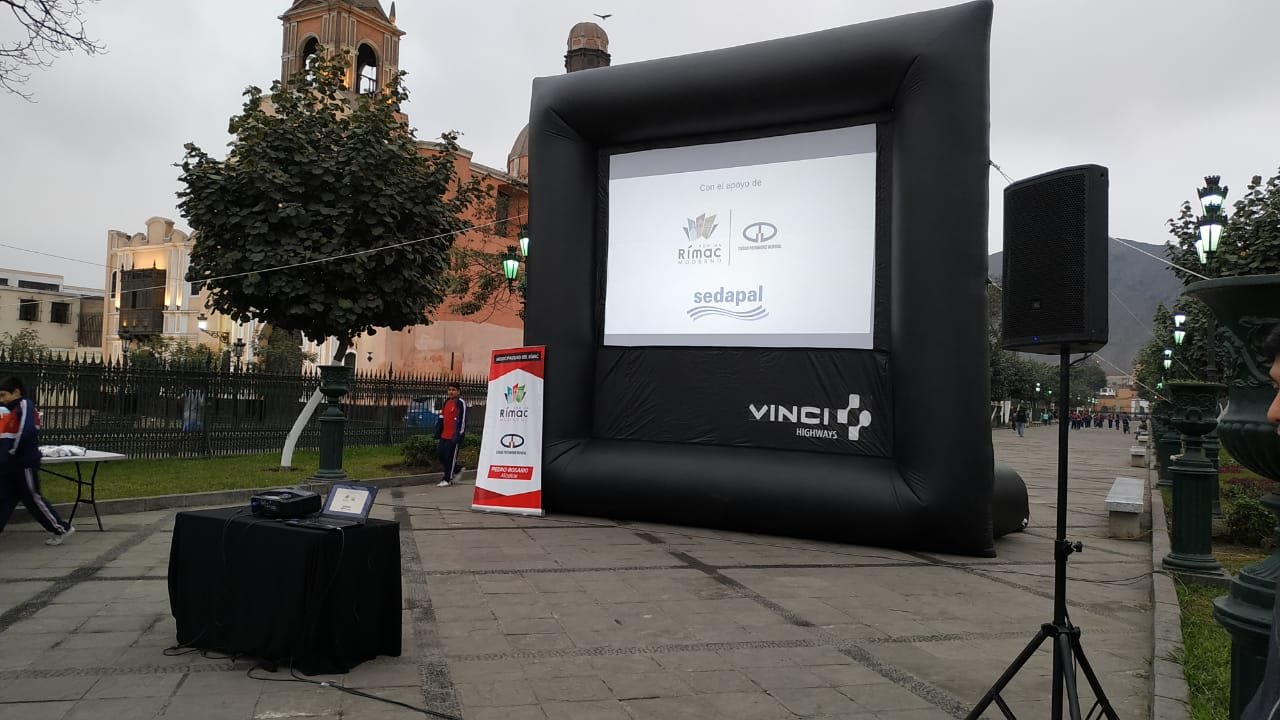 Evento corporativo con proyector AV Sonido 6