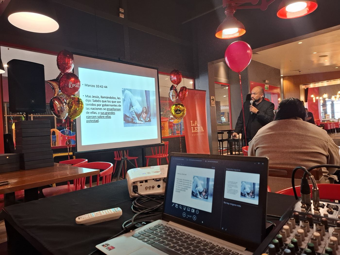 Alquiler de proyectores y ecran para eventos en Lima - AV Sonido